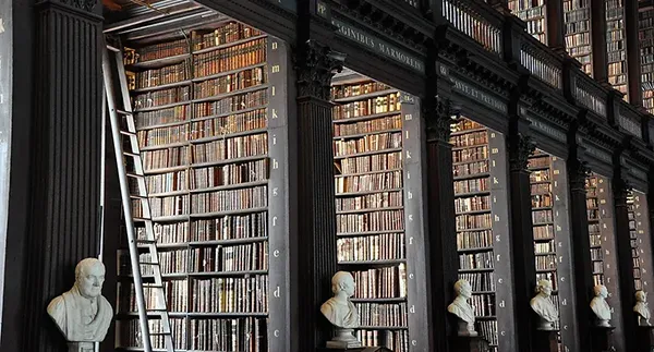 伝統的な図書館のイメージ